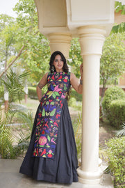 Women’s Gamthi-inspired thread embroidery Elegant Cora Cotton Lehenga Choli Set